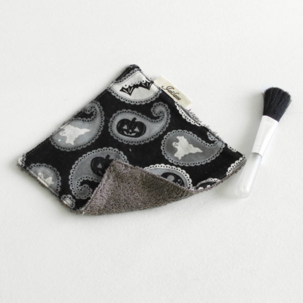 Maxi lingette zéro déchet lavable en tissu noir arabesque et éponge grise anthracite