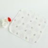 Mouchoir réutilisable en tissu 100% coton blanc imprimé de fleurs violettes