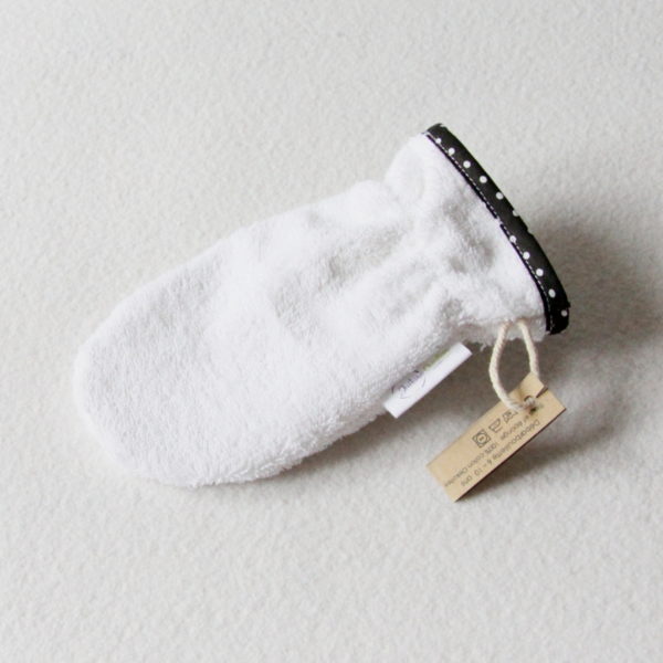 Débarbouillette ou gant de toilette enfant élastiqué 6 à 10 ans de couleur blanche avec un biais noir à pois blancs
