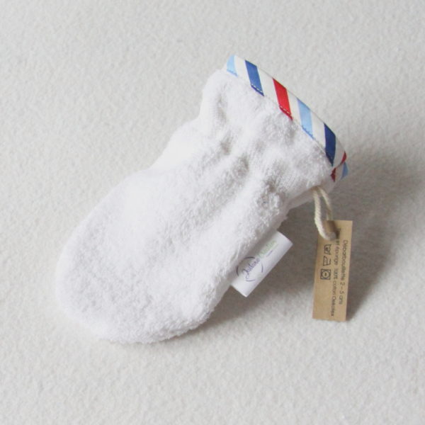 Débarbouillette ou gant de toilette enfant élastiqué 2 à 5 ans de couleur blanche avec un biais bleu / blanc / rouge