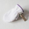 Débarbouillette ou gant de toilette enfant élastiqué 2 à 5 ans de couleur blanche avec un biais violet
